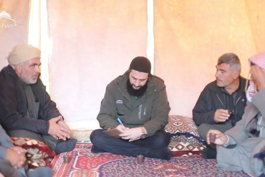 أول ظهور بعد مكافأة واشنطن... "الجو-لاني" يتجول بين مخيمات النازحين شمالي إدلب