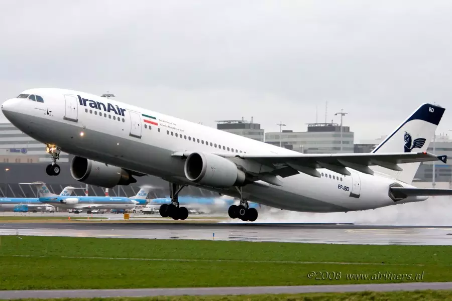 الخزانة الأمريكة تحذر شركات الطيران من التعامل مع الخطوط الإيرانية