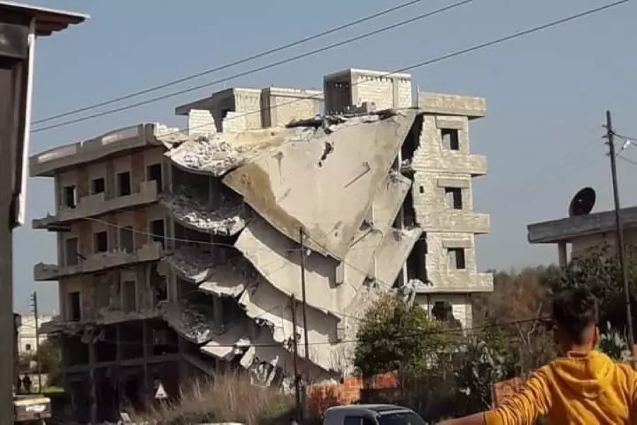 إضافة لتوقيف موظفين .. هدم مخالفة بناء تثير الجدل في طرطوس والنظام يتكتم على هوية مالك العقار