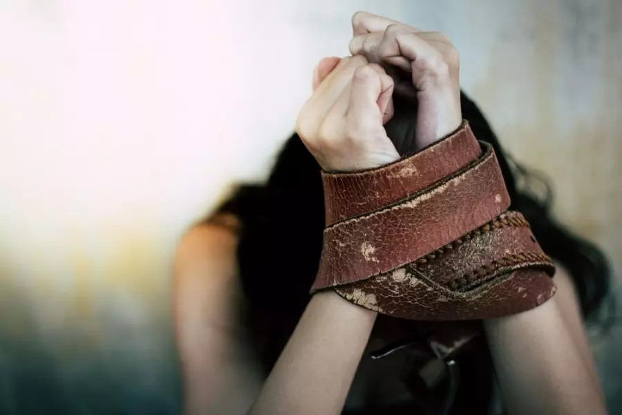 مصدر يكشف لـ "شام" تفاصيل اعتقال "تحرير الشام" لامرأة وتعذيبها للإقرار على مكان زوجها المطلوب