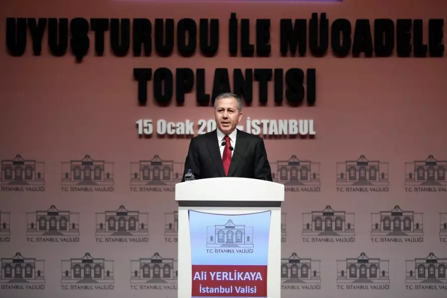 والي إسطنبول يتوعد بغرامات كبيرة لكل من يُشغل السوريين دون تسجيلهم في التأمينات