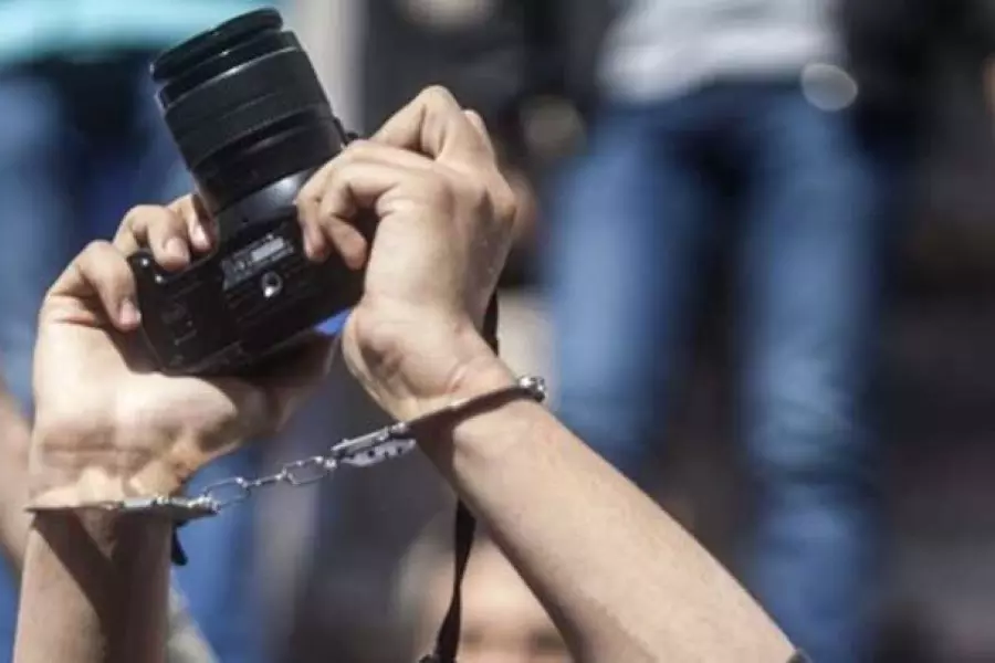 لتقييد العمل الإعلامي .. "الإنقاذ" تفرض شروطا لمنح "بطاقة صحفي" لعام 2021