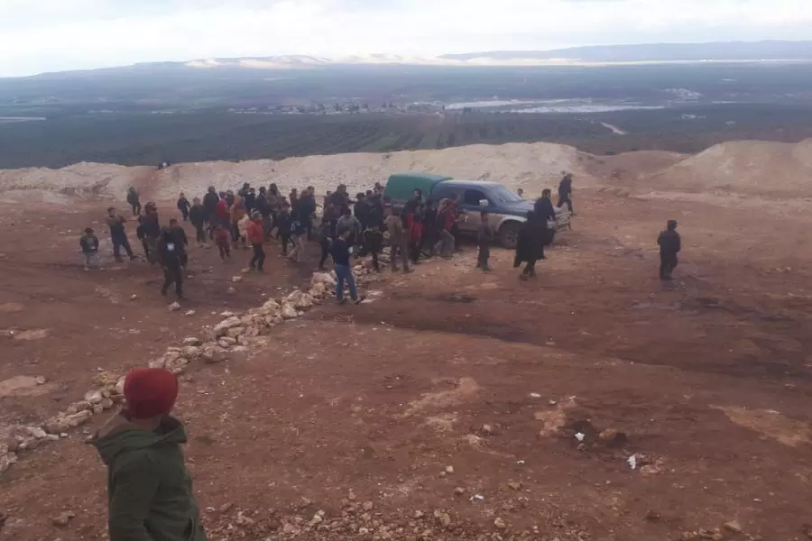 جريمتهم "التهريب" .. أمنية "الهيئة" تلاحق أطفال أنهكهم الفقر ينقلون المازوت من عفرين إلى إدلب