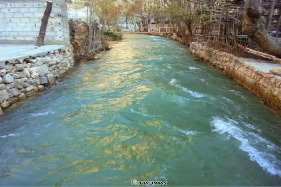 إصابة عشرات المدنيين في "وادي بردى" بحالات تسمم بسبب تلوث مياه الشرب