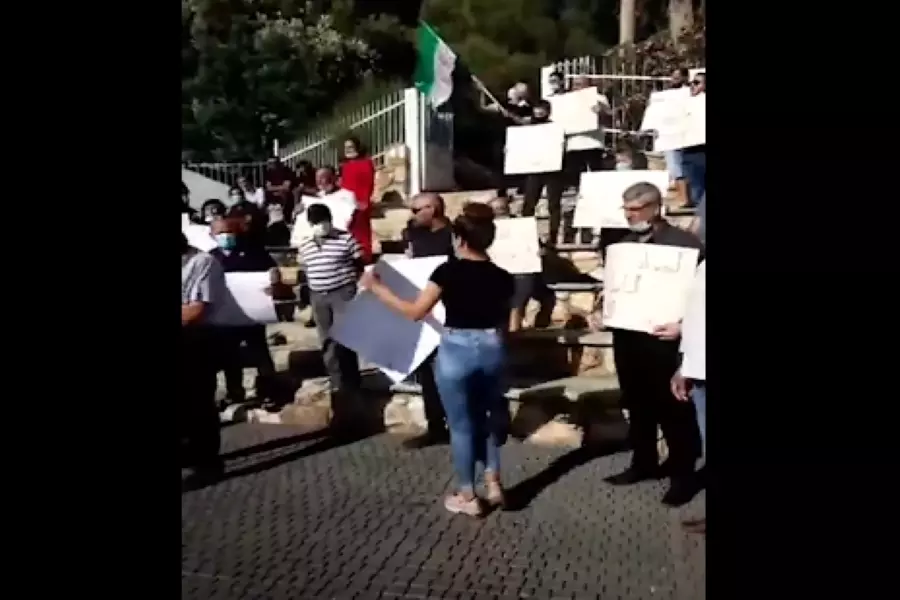 شعارات ضد الأسد داخل الجولان المحتل والمشاركون يطالبون بإسقاطه