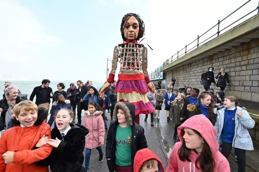 "أمل الصغيرة" تقترب من نهاية رحلتها وتصل شواطئ المملكة المتحدة