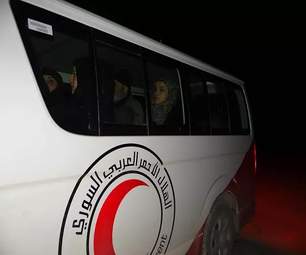 إستئناف عملية تبادل الأسرى بين جيش الفتح والميليشيات الشيعية في الفوعة بإدلب