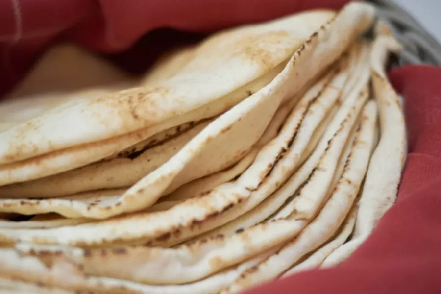 بقرار جديد يفاقم أزمة الخبز .. تموين النظام تخفض مخصصات الطحين