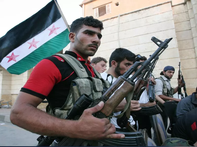 إنه الداخل، أيها الناس