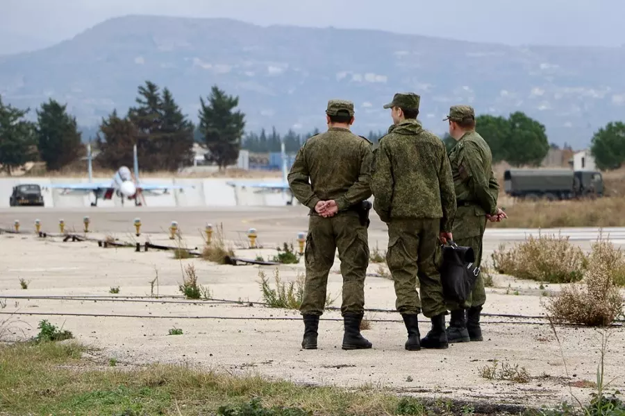 صحيفة روسية : وزارة الدفاع أرسلت أولى وحدات الحرب الإلكترونية إلى قاعدة حميميم