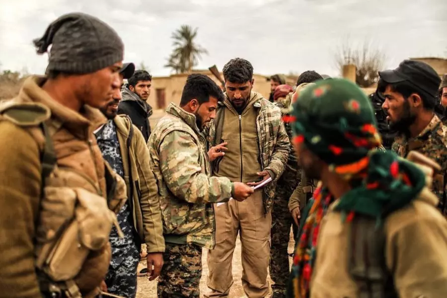 "ب ي د" يعتقل مسن وولده بعد مداهمة إحدى البلدات بريف ديرالزور