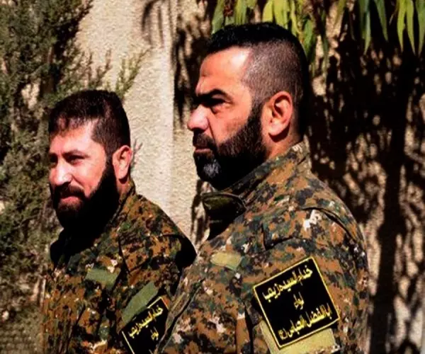 بشعارت طائفية يجندون الشباب للقتال مع نظام الأسد