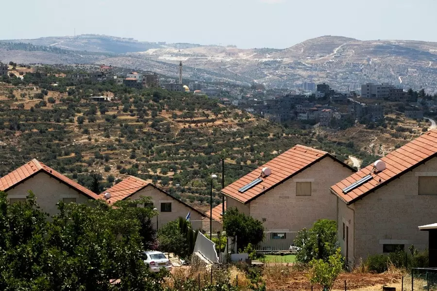صحيفة: مساعي "بينيت" لتعزيز المستوطنات في الجولان لتلميع صورته كـ "معمّر لإسرائيل"