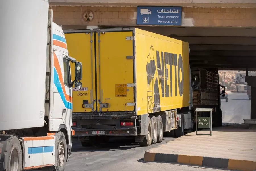 بعد اعتراف حكومة الإنقاذ.. معبر باب الهوى ينفي تقاضيه أي رسوم مالية لقاء عبور الشاحنات الإنسانية