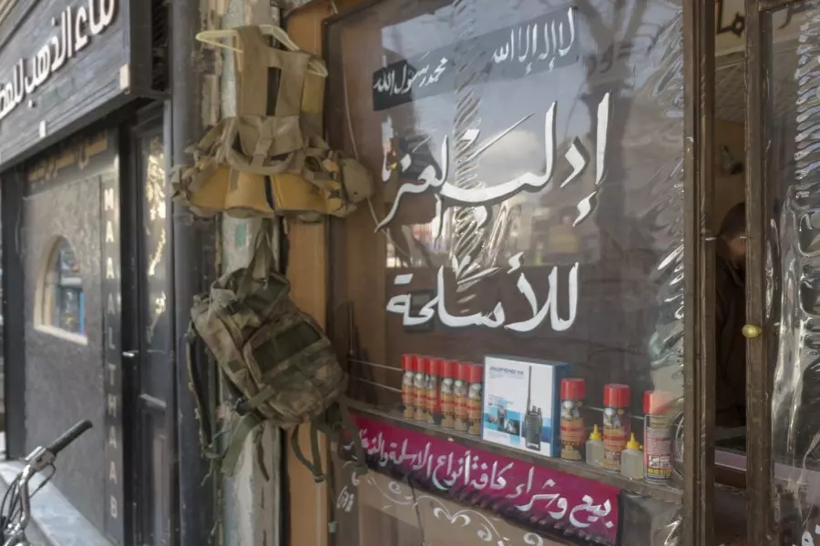 حددت مهلة لإفراغها .. "الإنقاذ" تقرر إغلاق محال الأسلحة بإدلب