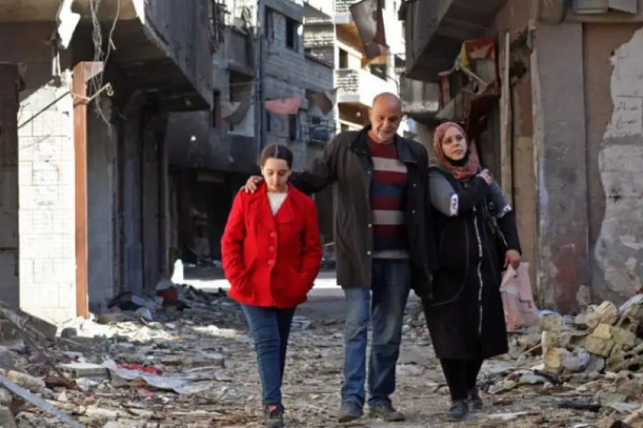 ما أجبرهم على المر؟؟.. عودة عدد من النازحين إلى منازلهم المدمرة في مخيم اليرموك