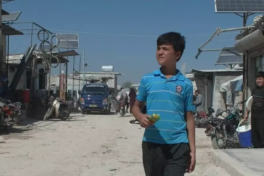 "بائع البخور" الطفل المثقل بعذابات التشرد ومرارة النزوح (قصة إنسانية)