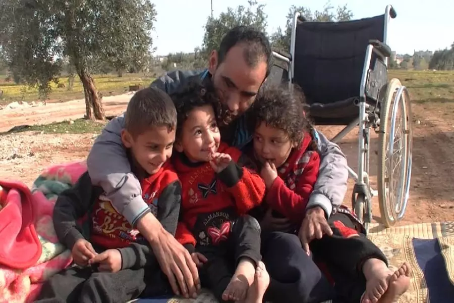 بما تبقى من جسده...أبو سليمان يصارع الحياة لإطعام أطفاله