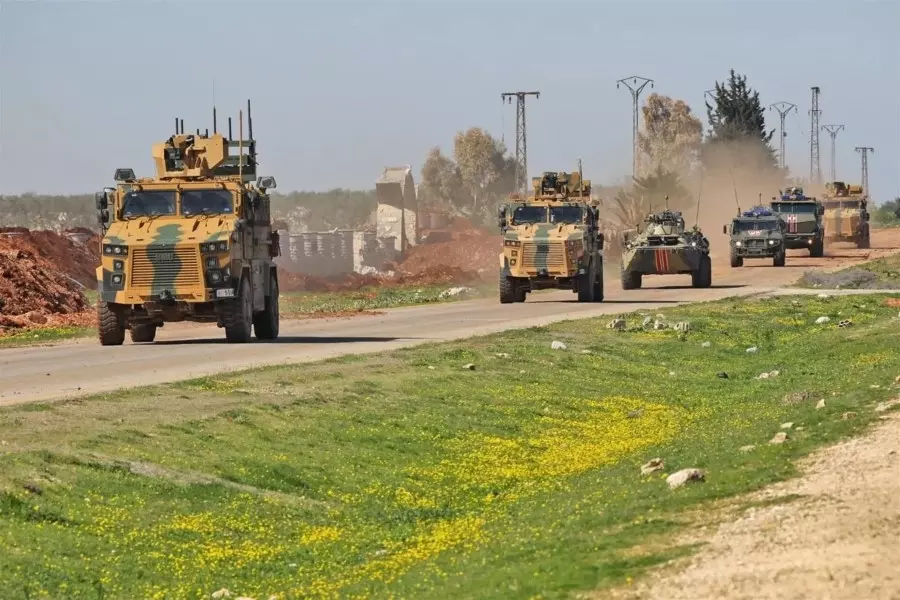 ضابط روسي يعلن تنفيذ دورية عسكرية روسية تركية مشتركة في منطقة القامشلي