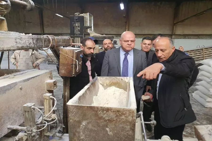 كان يعتبرها "خزعبلات" .. وزير تموين النظام يبرر ويدافع عن فرض آلية "توطين الخبز"