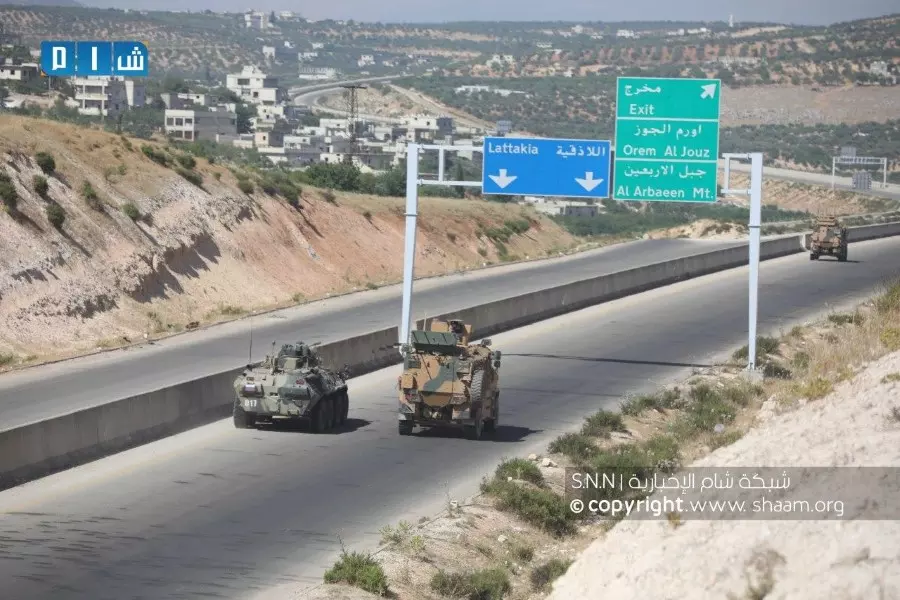 بعد توتر وانقطاع ... تسيير دورية روسية تركية مشتركة على "أم 4" بين سراقب وعين الحور