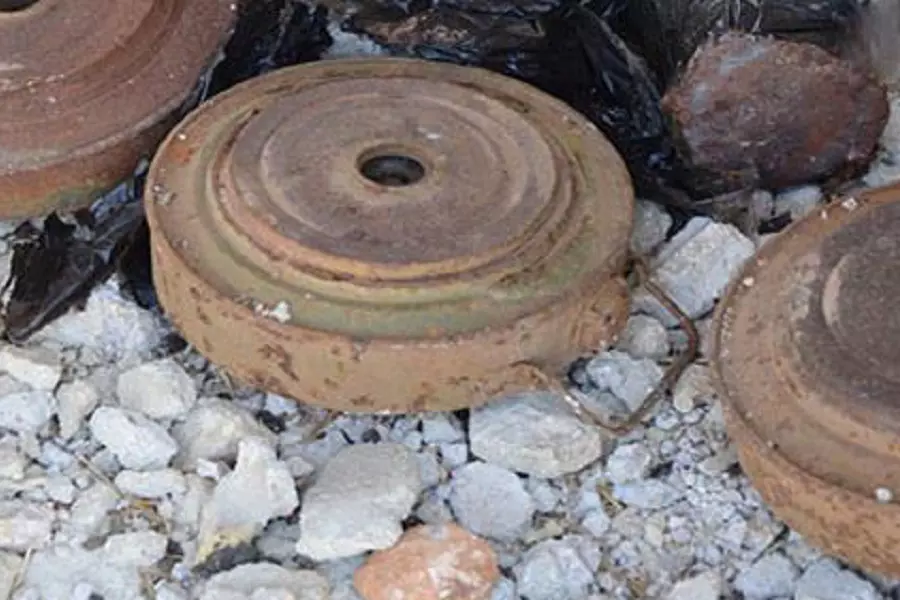 قتلى وجرحى بانفجار لغم بورشة عمال "سرقة الفستق الحلبي" قرب خان شيخون بإدلب