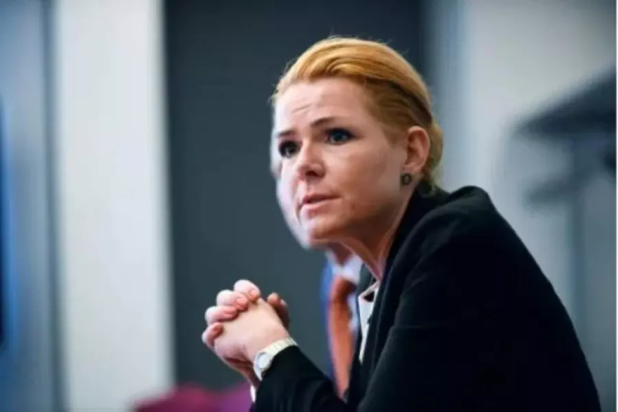 السجن لوزيرة دنماركية سابقة لفصلها الأزواج الصغار من اللاجئين