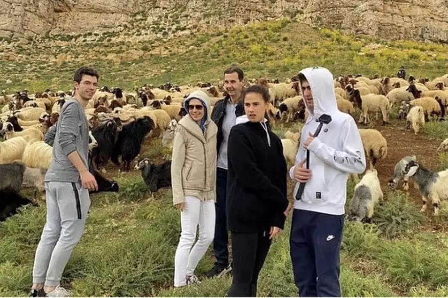 صحيفة فرنسية : بشار الأسد يُحضر لتوريث نجله "حافظ "الحكم بسوريا