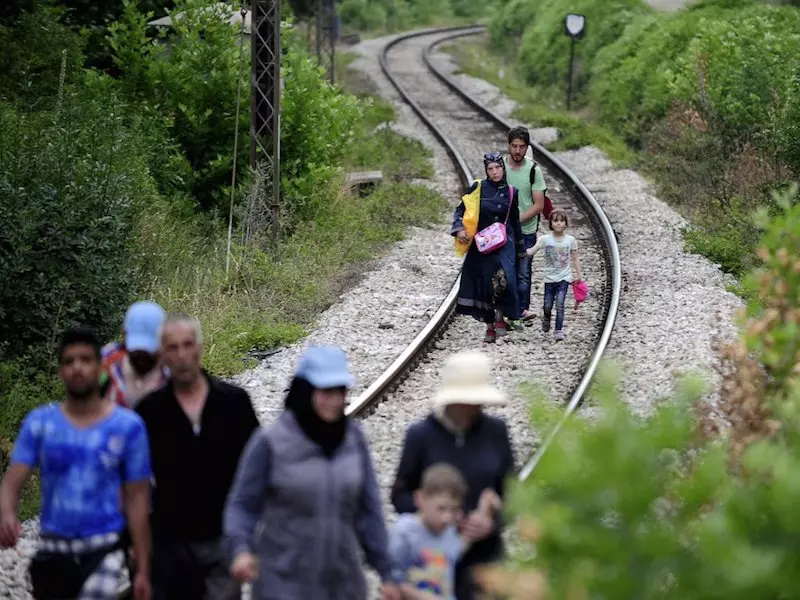 افتحوا الأبواب.. ليتدفّق الملايين إلى أوروبا