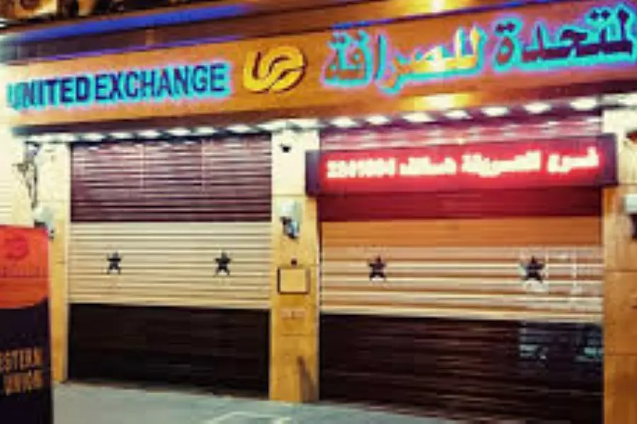 بالأسماء .. إغلاق عشرات شركات الصرافة والمركزي يهدد "هذا مصير من لم يدعم العملة الوطنية"