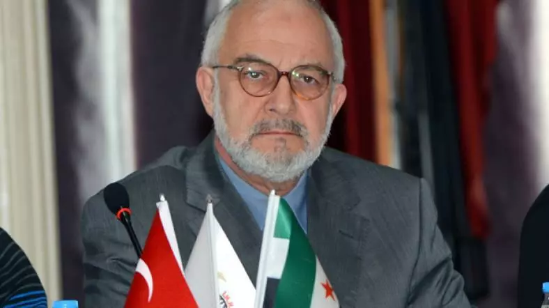 سمير حافظ ينفي لشام التهم الموجهة له من الفصائل التركمانية ويبدي استعداده لحكم الشرع.