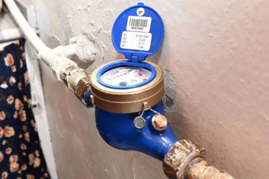 بعد طلب "معامل الدفاع" .. النظام يرفع سعر عداد المياه المنزلي 100% ومسؤول يبرر