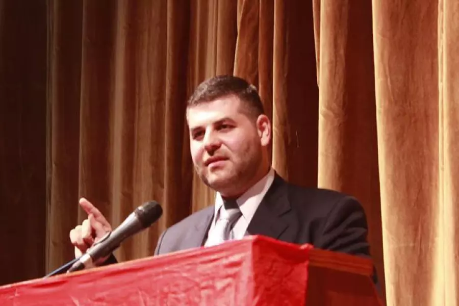 متحدثاً عن "دعم الجيش من عديمي الأهلية الوطنية" .. باحث علوي يؤيد "البدل النقدي" قبل "مؤتمر اللاجئين"