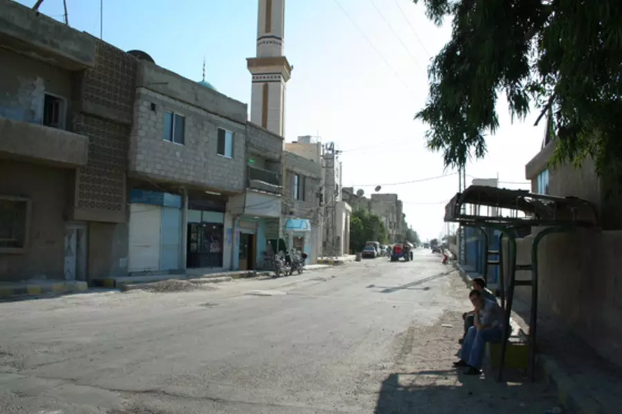 موظفو "الأونروا" يعاملون أهالي مخيم "خان دنون" بشكل سيء