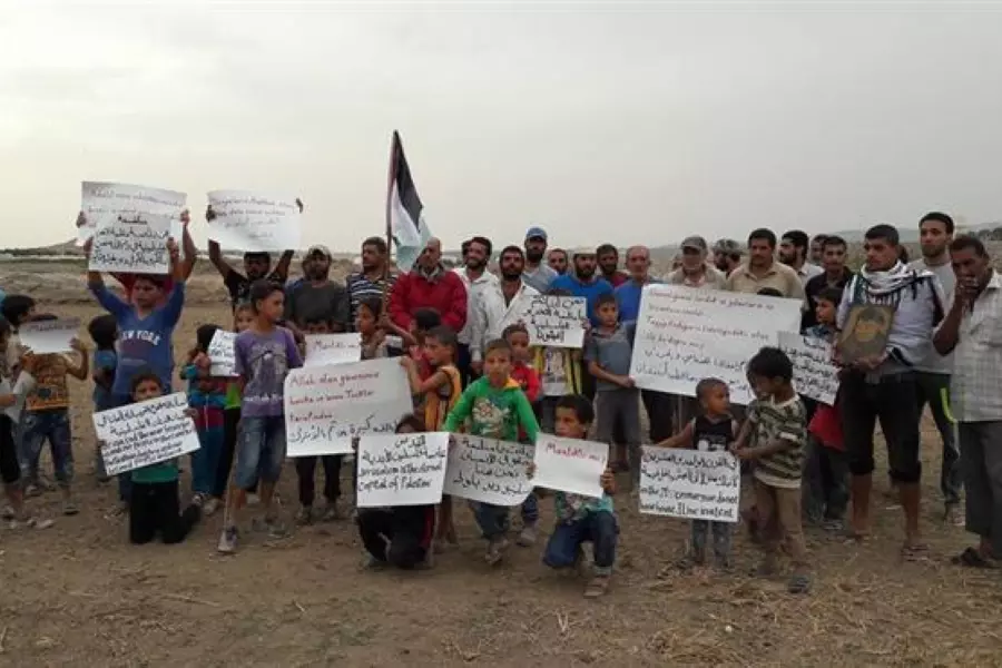 احتجاجاً على تردي أوضاعهم المعيشية .. فلسطينيون يعتصمون في مخيم "دير بلوط" شمال حلب