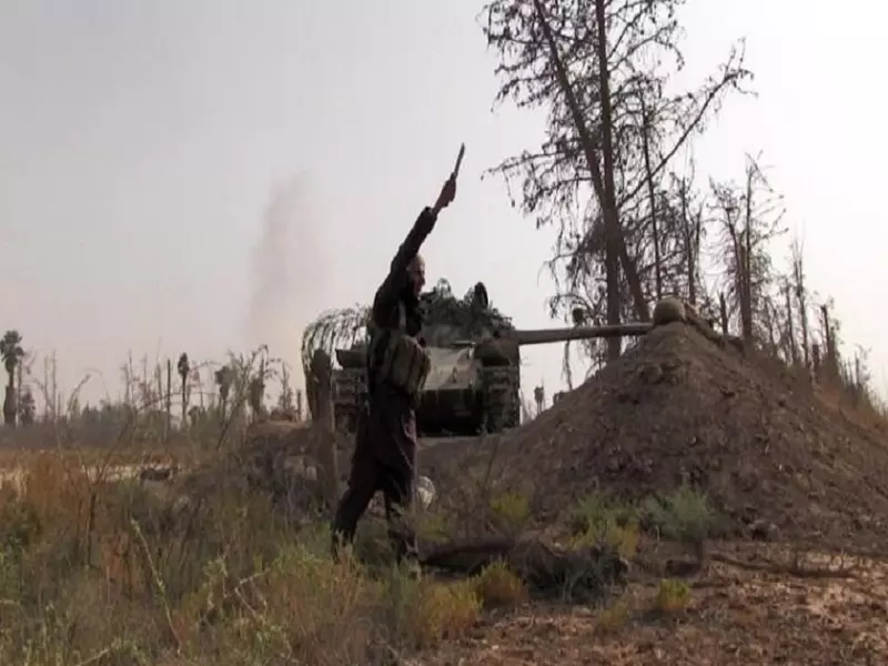 تنظيم الدولة يستهدف قوات الأسد في محيط مطار دير الزور بمفخختين في ظل اشتباكات عنيفة