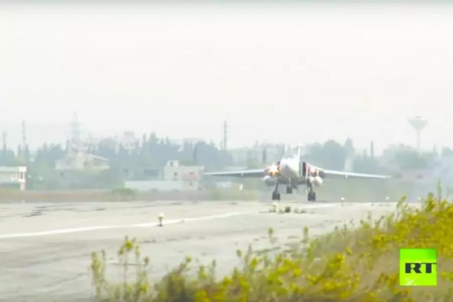 بعد قتلها الالاف من المدنيين بسوريا.. روسيا تحتفل بعيد سلاحها الجوي في حميميم