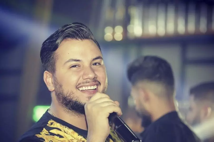 إثر خلاف بين أبناء مسؤولين بالنظام ... رصاص وقنابل بحفل غنائي بدمشق