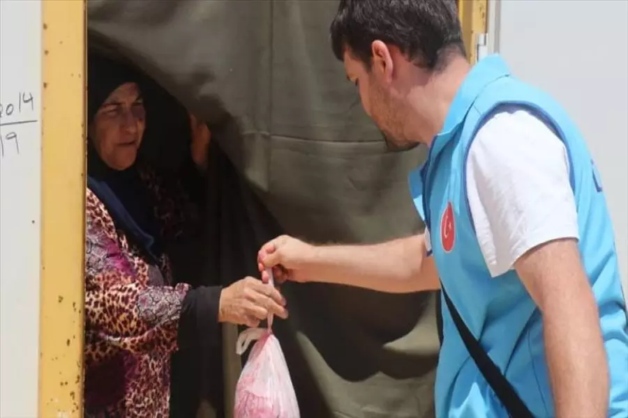 الديانة التركي توزع حصص أضاحي العيد على 350 ألف مدني شمال سوريا