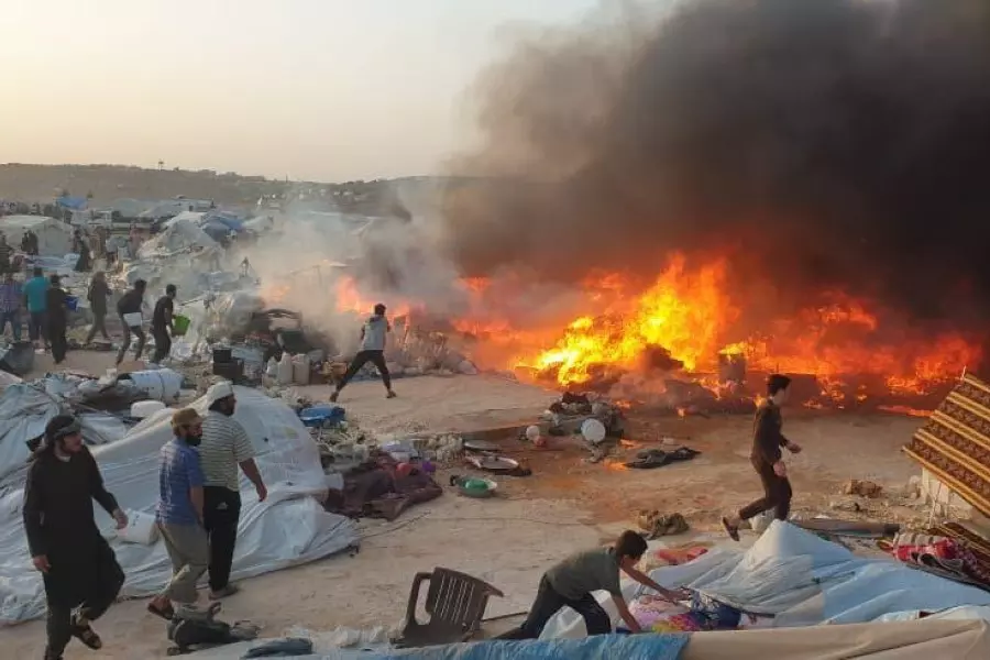 مع ارتفاع معدل الحرائق ... منسقو الاستجابة يناشد المنظمات لمساعدة النازحين في المخيمات