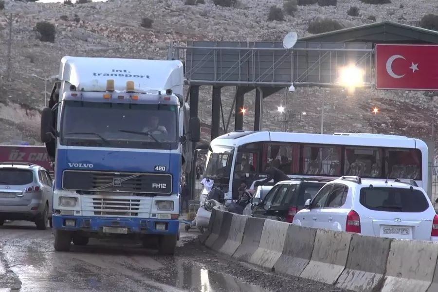 اتاوات "تحرير الشام" توقف مساعدات إنسانية بأكثر من 200 مليون دولار عبر معبر باب الهوى