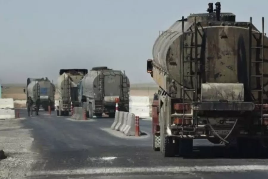 داعش يهاجم صهريج محمل بالنفط لشركة القاطرجي بريف الرقة