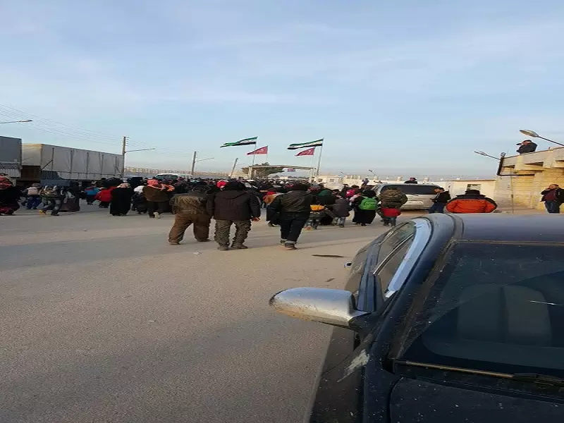 ٧٠٠٠ آلاف عائلة سورية عالقة على الحدود التركية .. و نزيف الشعب السوري يزداد مع تصاعد  قصف العدو الروسي