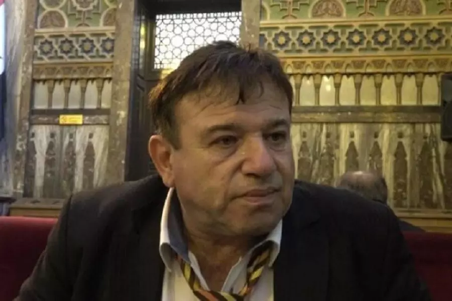 حزب موالي يعين صاحب نظرية "الطبل والزمر" مستشاراً لشؤون "مجلس التصفيق"