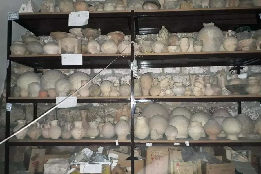 رواية سينمائية لإعلام الأسد حول سبب سلامة مقتنيات متحف معرة النعمان التاريخي