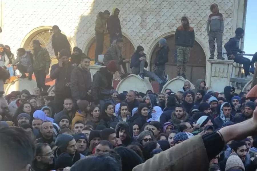 تتجاوز مليون ليرة .. النظام يتبع خدعة تُلزم المواطنين دفع رشاوى مقابل جواز السفر