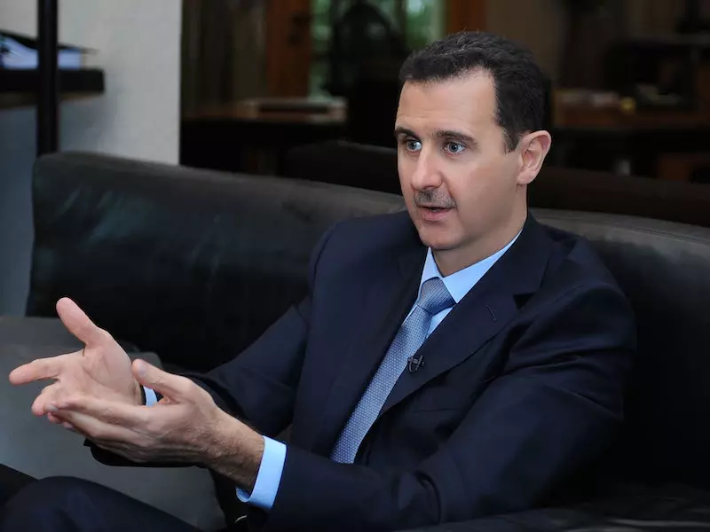 الثورات لا تنتهي بحلول سياسية بل بكنس الطغاة