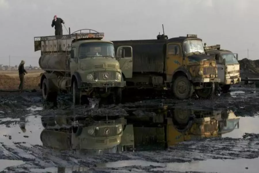 الثوار يضبطون صهاريج نفط متجهة من تنظيم الدولة إلى مناطق النظام عبر الانفصالين