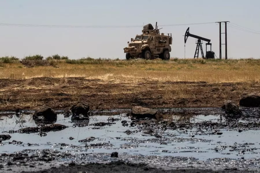 قذائف مجهولة تستهدف قاعدة حقل "كونيكو" الأمريكية شرقي دير الزور