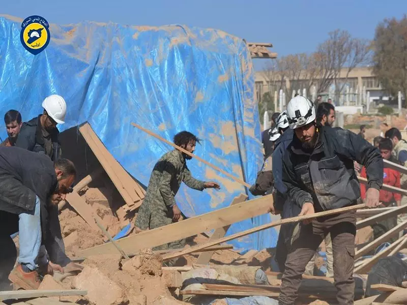 “النازحون” ملاحقون في كل مكان .. ثلاثة مجازر بطيران العدو الأسدي في ادلب